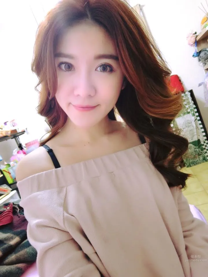 最性感主持人小蓁蓁 甜美笑容征服台下观众_2