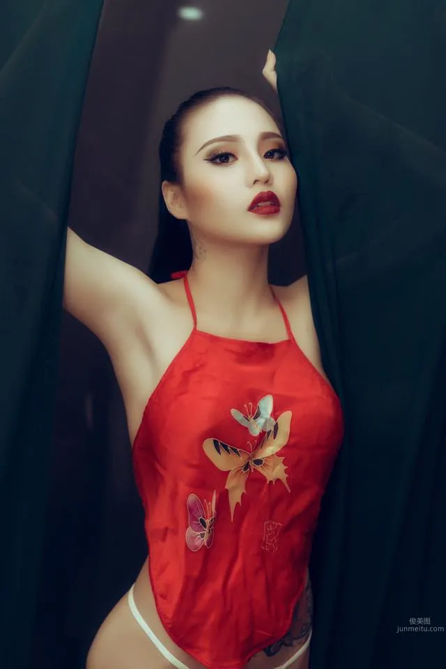 Vietnamese Model Đang Trang Hot Red Bustier Photos photo 1
