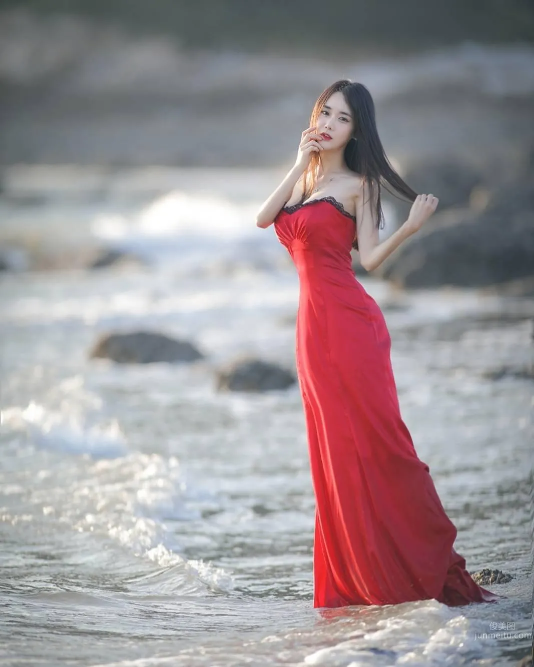 Korean Outdoor Shoot Model Kaendi's S-Curve Figure Draws a Crowd photo 21