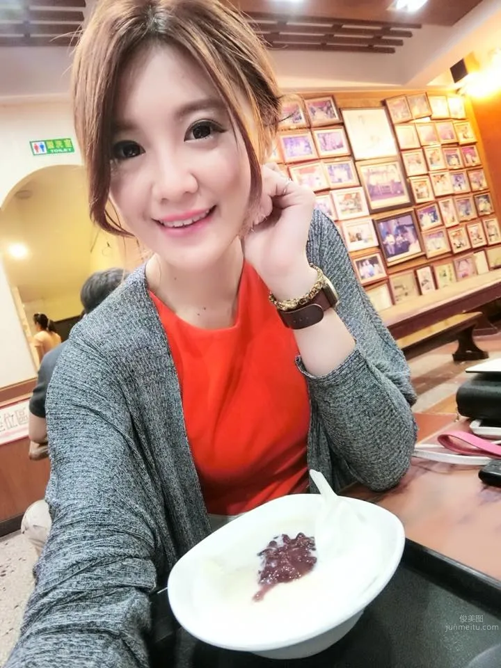 最性感主持人小蓁蓁 甜美笑容征服台下观众_26