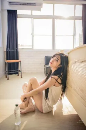 萌感美少女來襲！清新甜美的牙套妹陳可颉