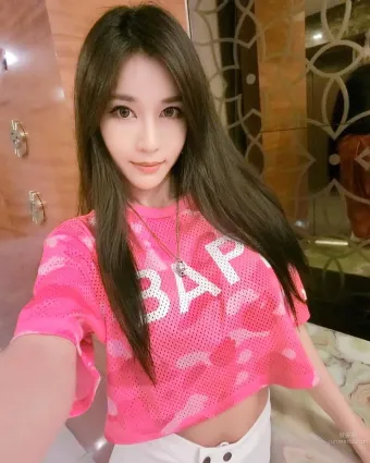 南韓DJ車模樸時賢 性感火辣私房照