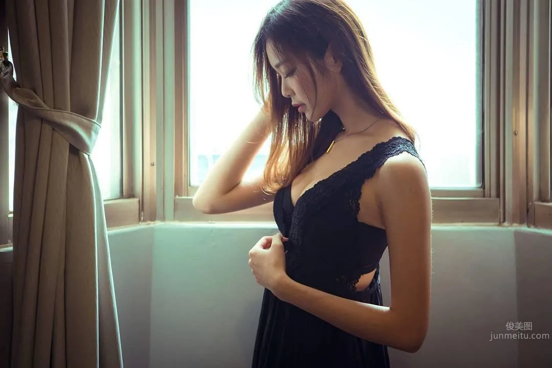 台湾音乐才女黄上晏 骨感系美人四肢纤细_4