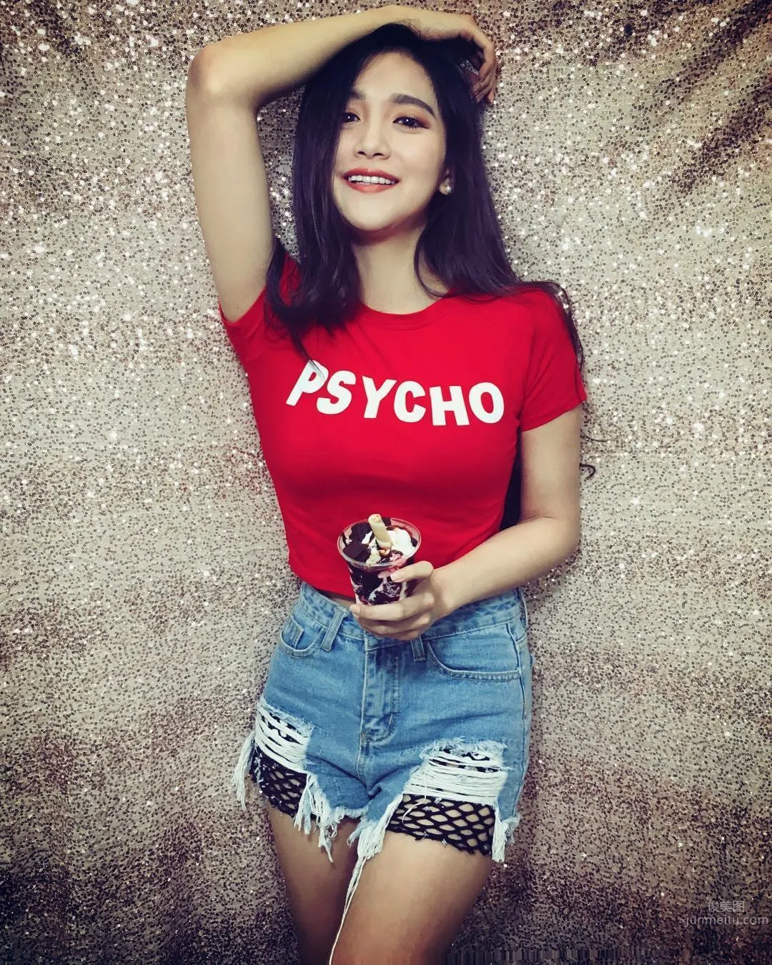 憂郁系正妹Olala Oshia 馬甲線配上葫蘆腰 20