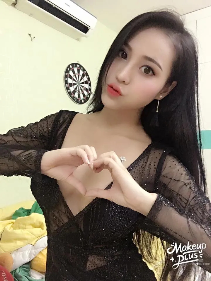 Vietnamese Model Đang Trang Hot Red Bustier Photos photo 29