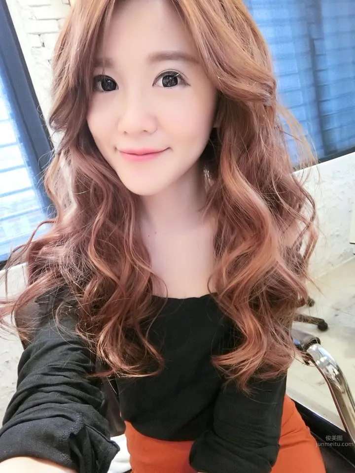 最性感主持人小蓁蓁 甜美笑容征服台下观众_25