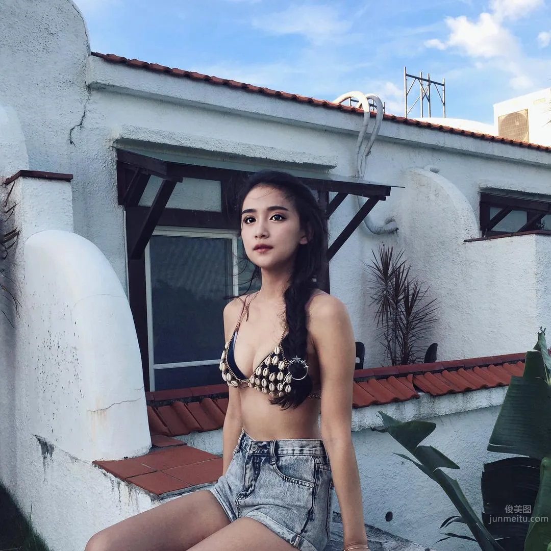 憂郁系正妹Olala Oshia 馬甲線配上葫蘆腰 22