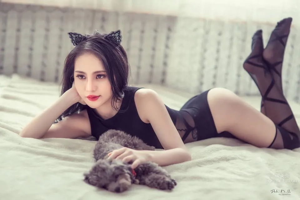 Vietnamese Model Đang Trang Hot Red Bustier Photos photo 15