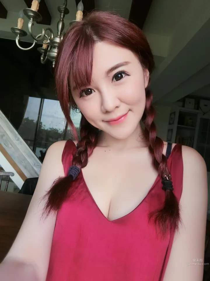 最性感主持人小蓁蓁 甜美笑容征服台下觀衆 14