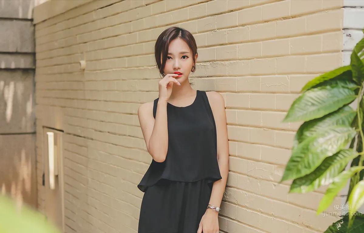 Korean Model Yeonjieun maybeach Casual Wear photo 33