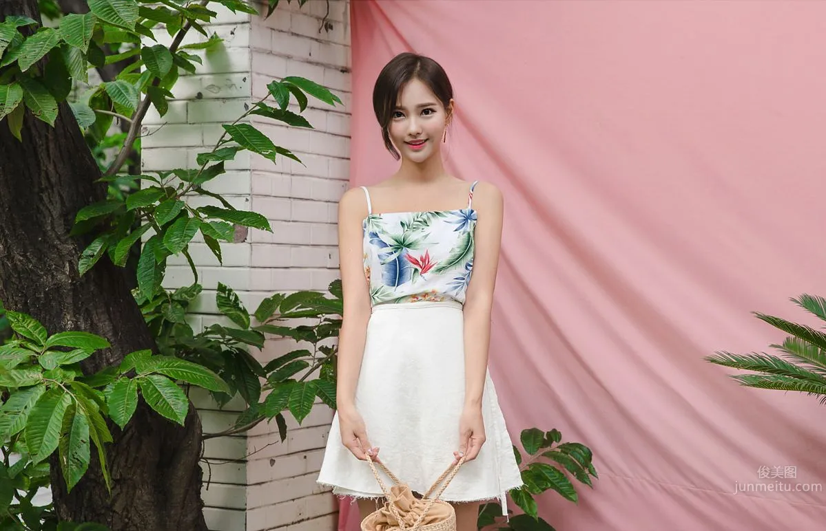 Korean Model Yeonjieun maybeach Casual Wear photo 22