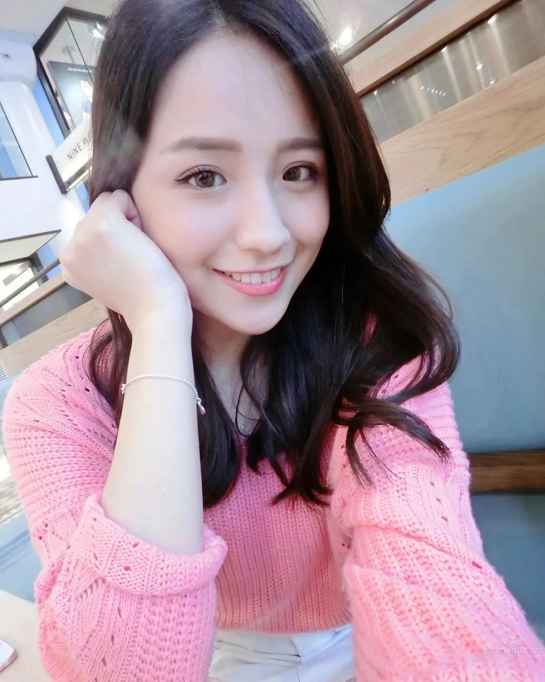 高雄正妹Hebbe Cheng 扮笑容最甜美的空姐_8