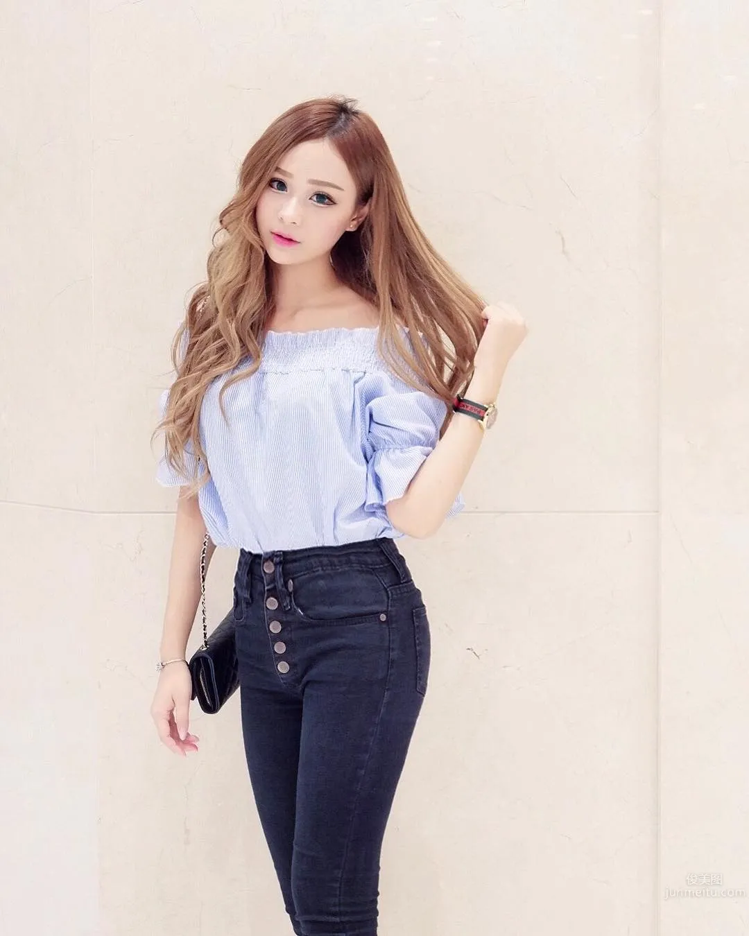 Beautiful Makeup Artist Suki Yap, Proud Cleavage Hot Enough to Flip photo 30