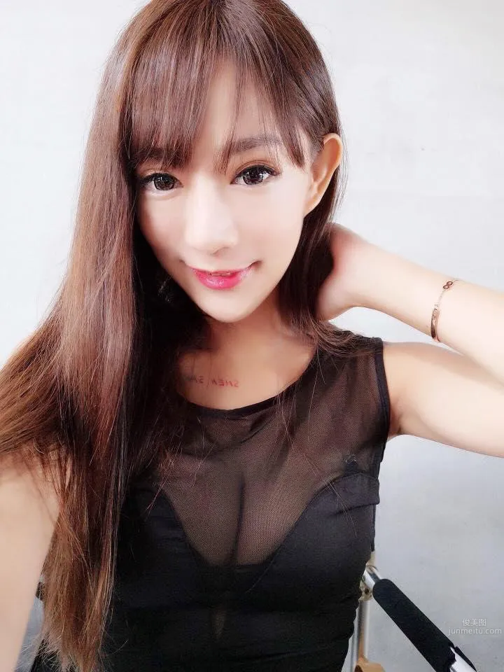 蘋果甜心APO Chou 電力十足的美腿車模 27