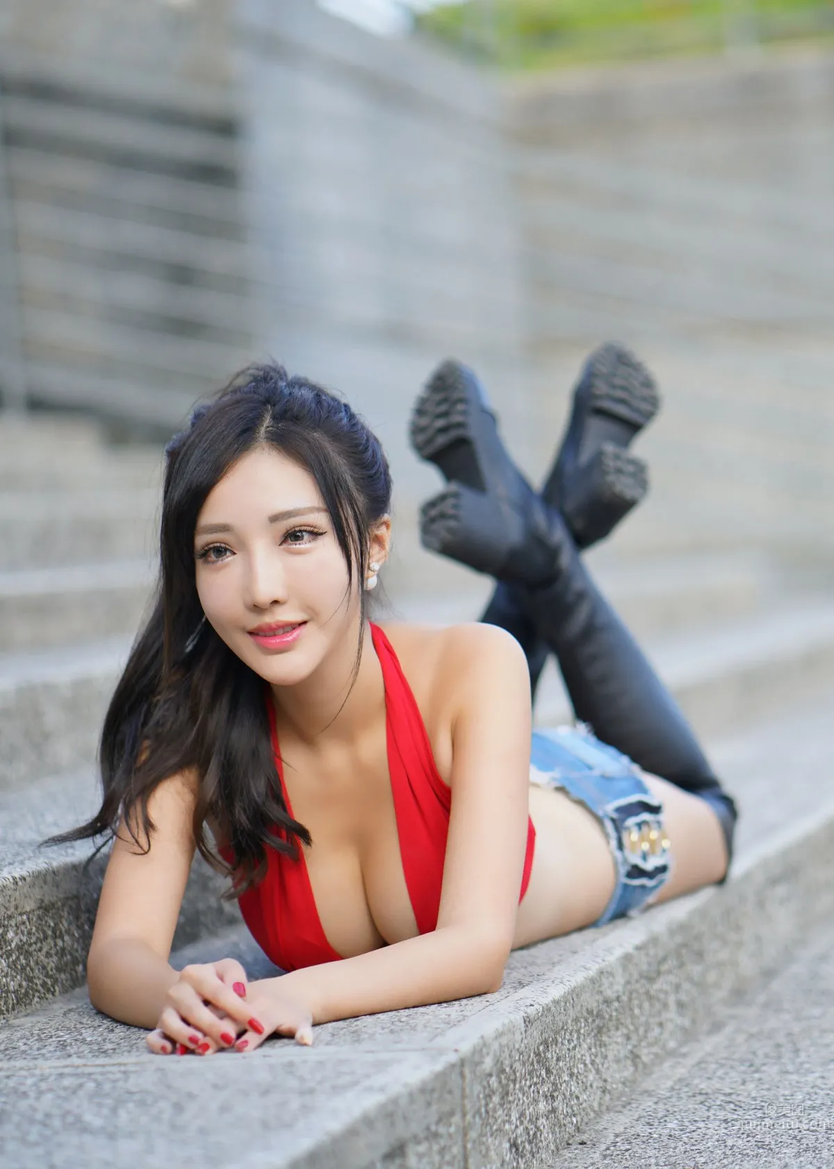 趙芸- 成熟女人寫真之紅色開胸背心 28