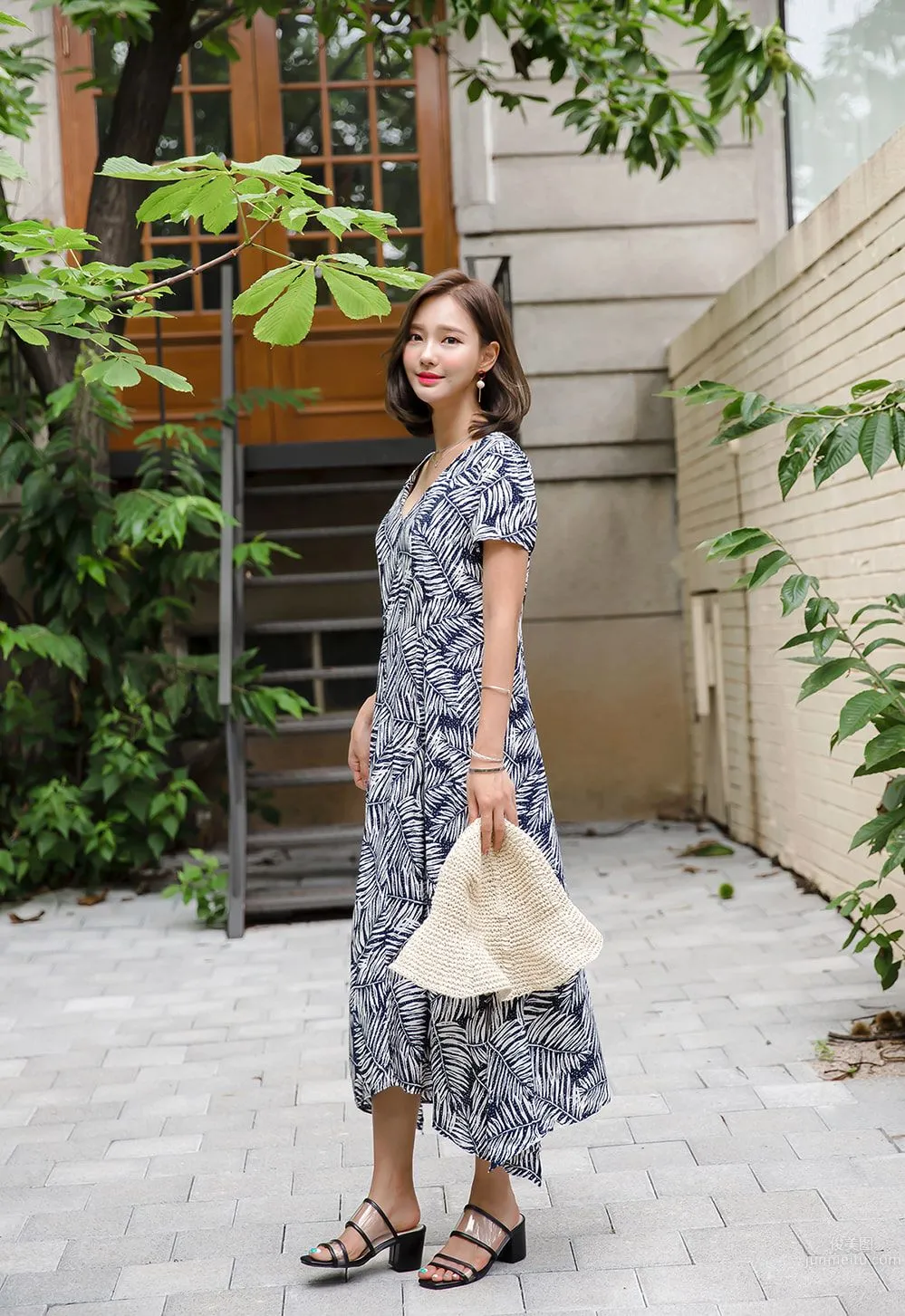 Korean Model Yeonjieun maybeach Casual Wear photo 1