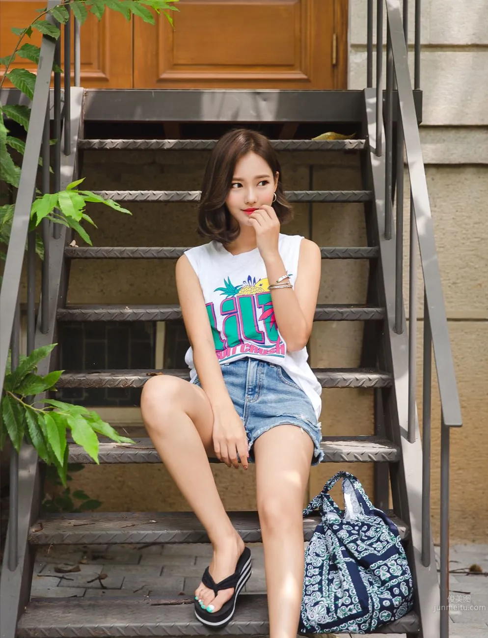 Korean Model Yeonjieun maybeach Casual Wear photo 12