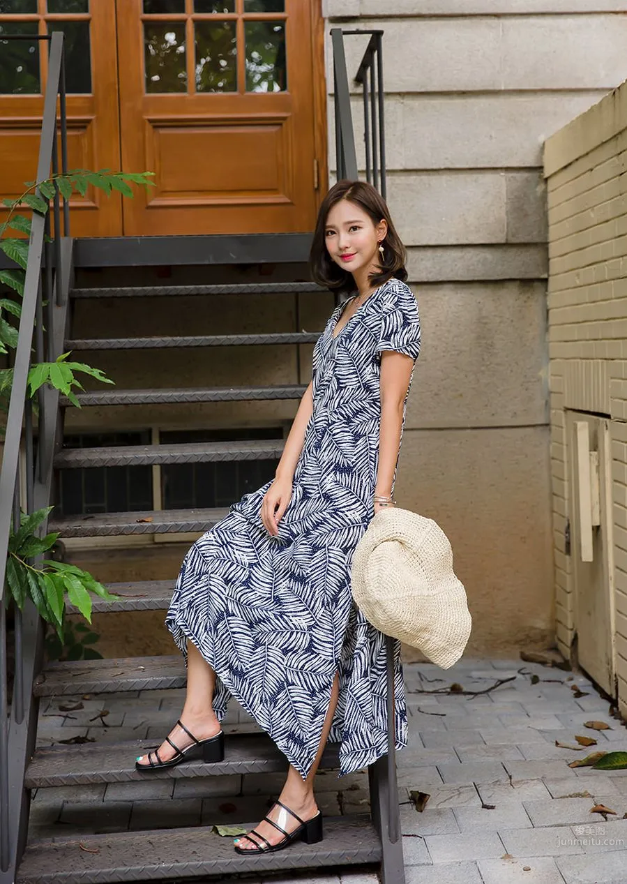 Korean Model Yeonjieun maybeach Casual Wear photo 4