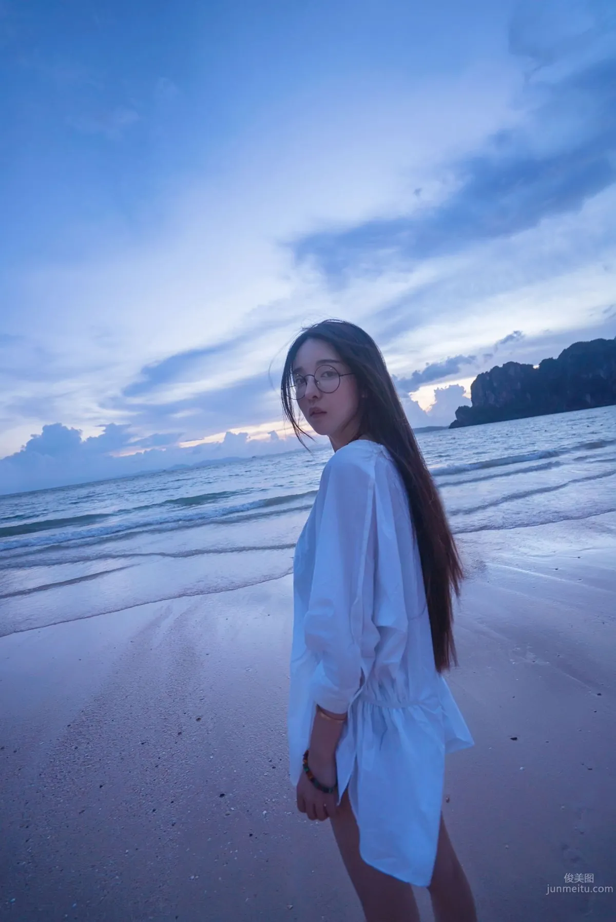 徐妍馨與陳大榕 印尼巴沙旅拍寫真 15