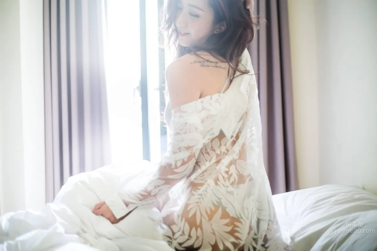The Volleyball Goddess Is Right by the Window! The Wildest Figure Under Soft White Light photo 11