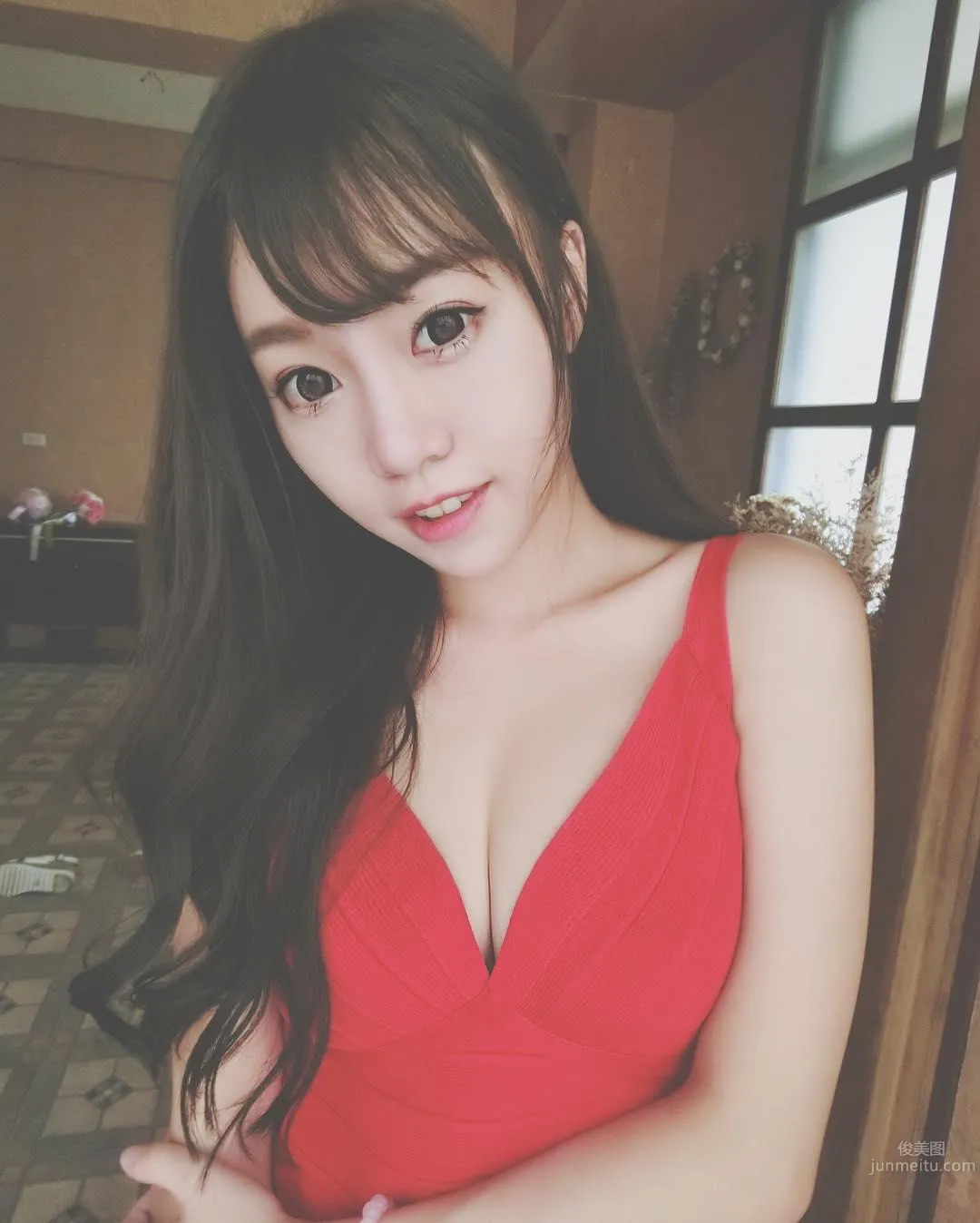 The Little Pony in Finance Is Too Eye-Catching, Fair Skin and Beautiful Looks and Strong Career Ambition photo 12