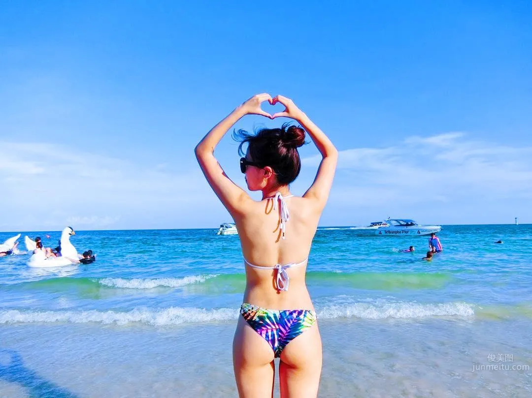 Beautiful Girl Celine Sunbathing at the Beach, Her Round Curves Are So Beautiful photo 10