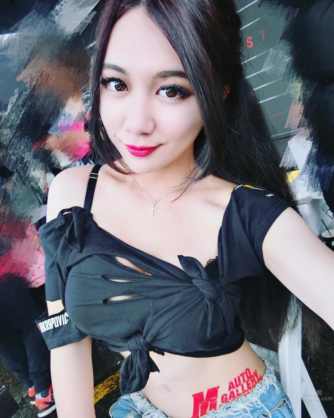 台灣正妹Gogo狗狗 深V上衣Hold不住 21