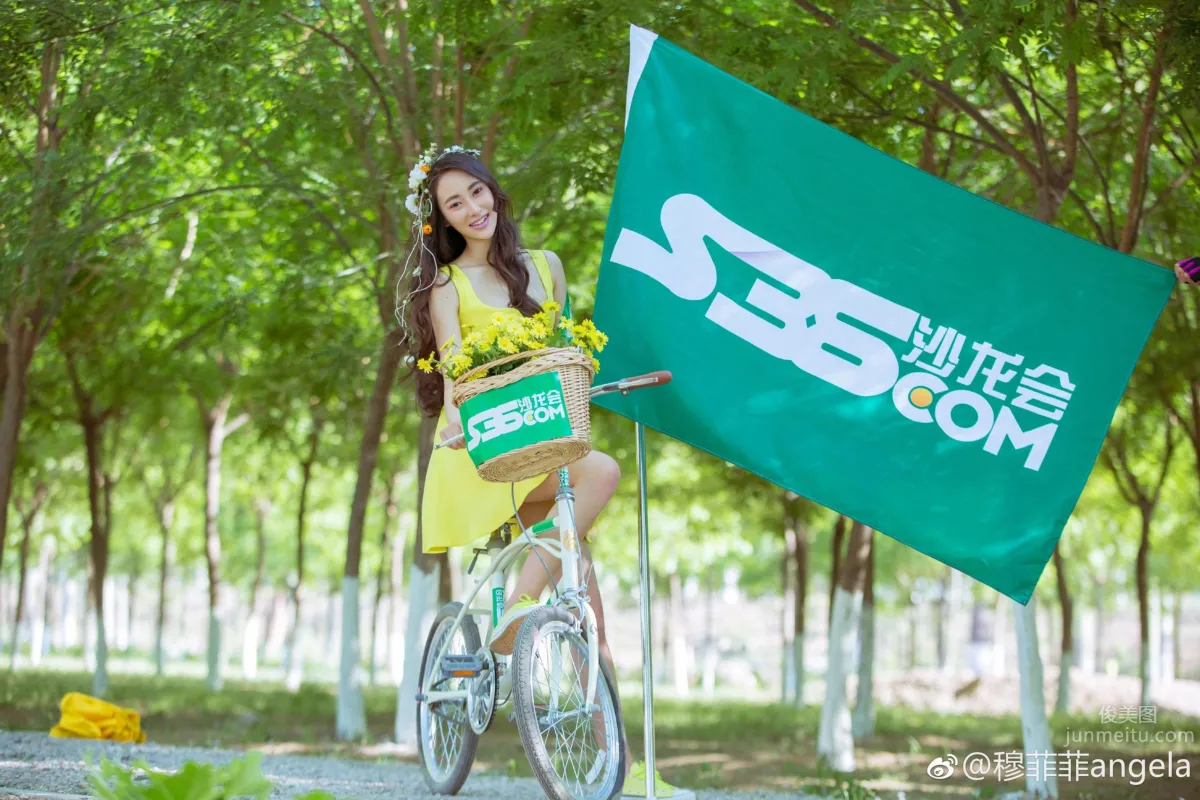Yellow Shirt Beauty Mu Feifei, Refreshing Outdoor Beautiful Photo photo 8