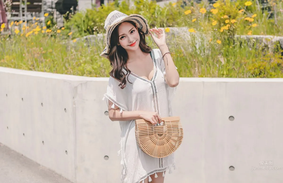 Korean Model Yeonjieun maybeach Casual Wear photo 63