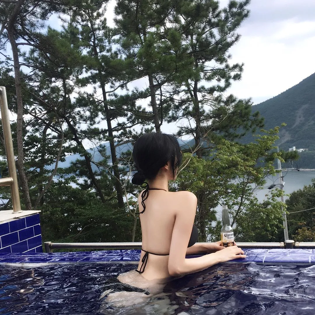 南韓郭雪芙Choi Somi 泳池出鏡太飽滿 39