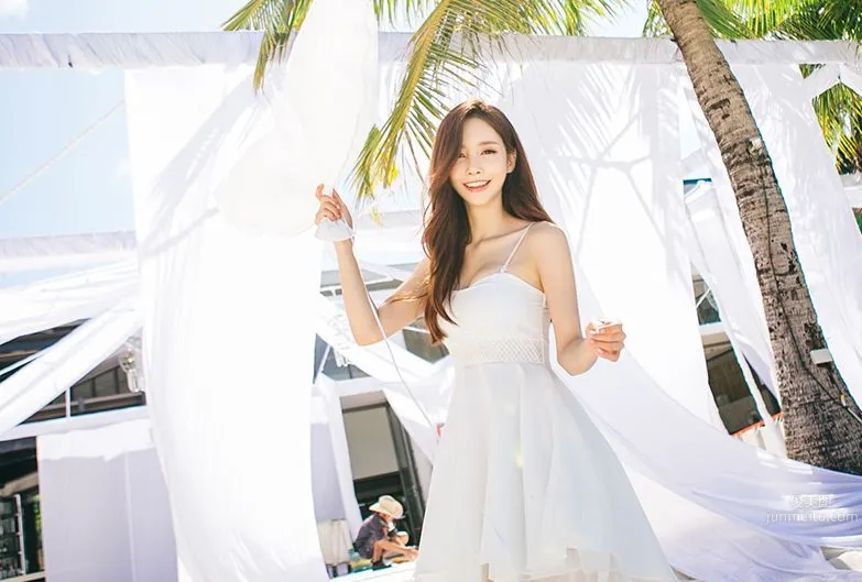 Son Yoon Joo, 2016 Beach Photo Series photo 19