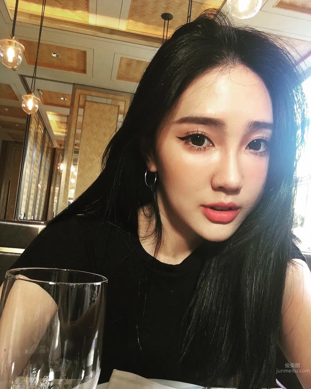 台灣正妹Karen Chao 牛仔褲背心超吸睛 22