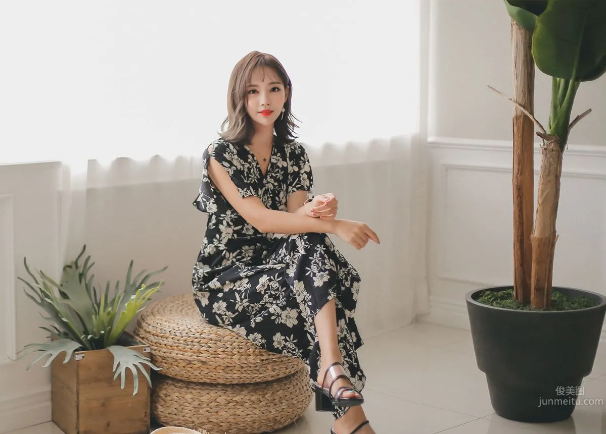 Korean Model Yeonjieun maybeach Casual Wear photo 30