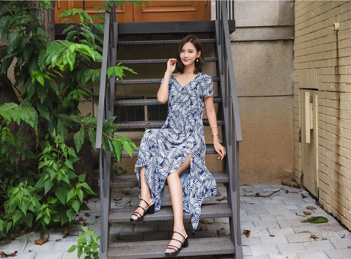 Korean Model Yeonjieun maybeach Casual Wear photo 2