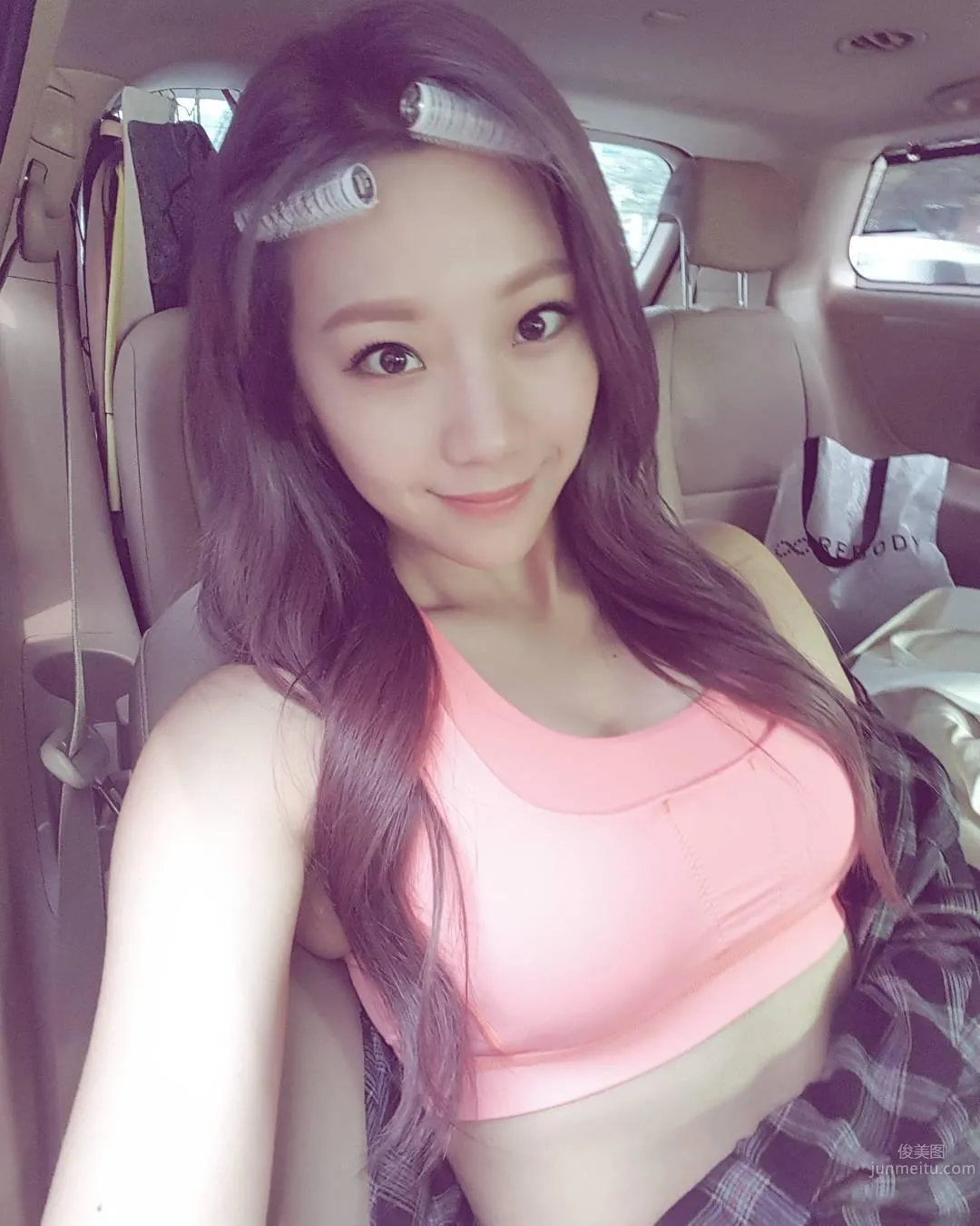 South Korea's Hottest Pilates Instructor, Hip Lifting Exercise Pose Too Outrageous photo 15