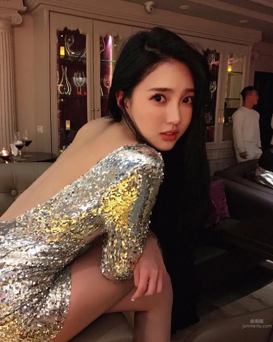 台湾正妹Karen Chao 牛仔裤背心超吸睛_8