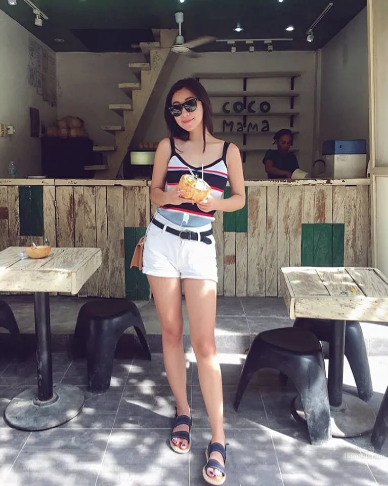 Pretty Counter Girl Xie Peipei, Beach Bikini Playing in the Water photo 18