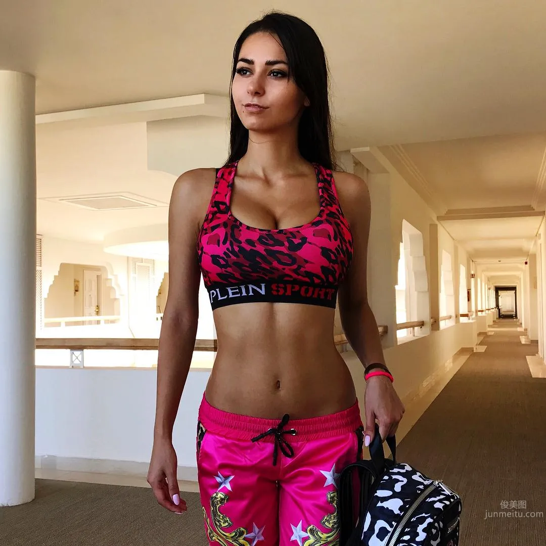 嫩模Helga Lovekaty J羅的正牌女友 48