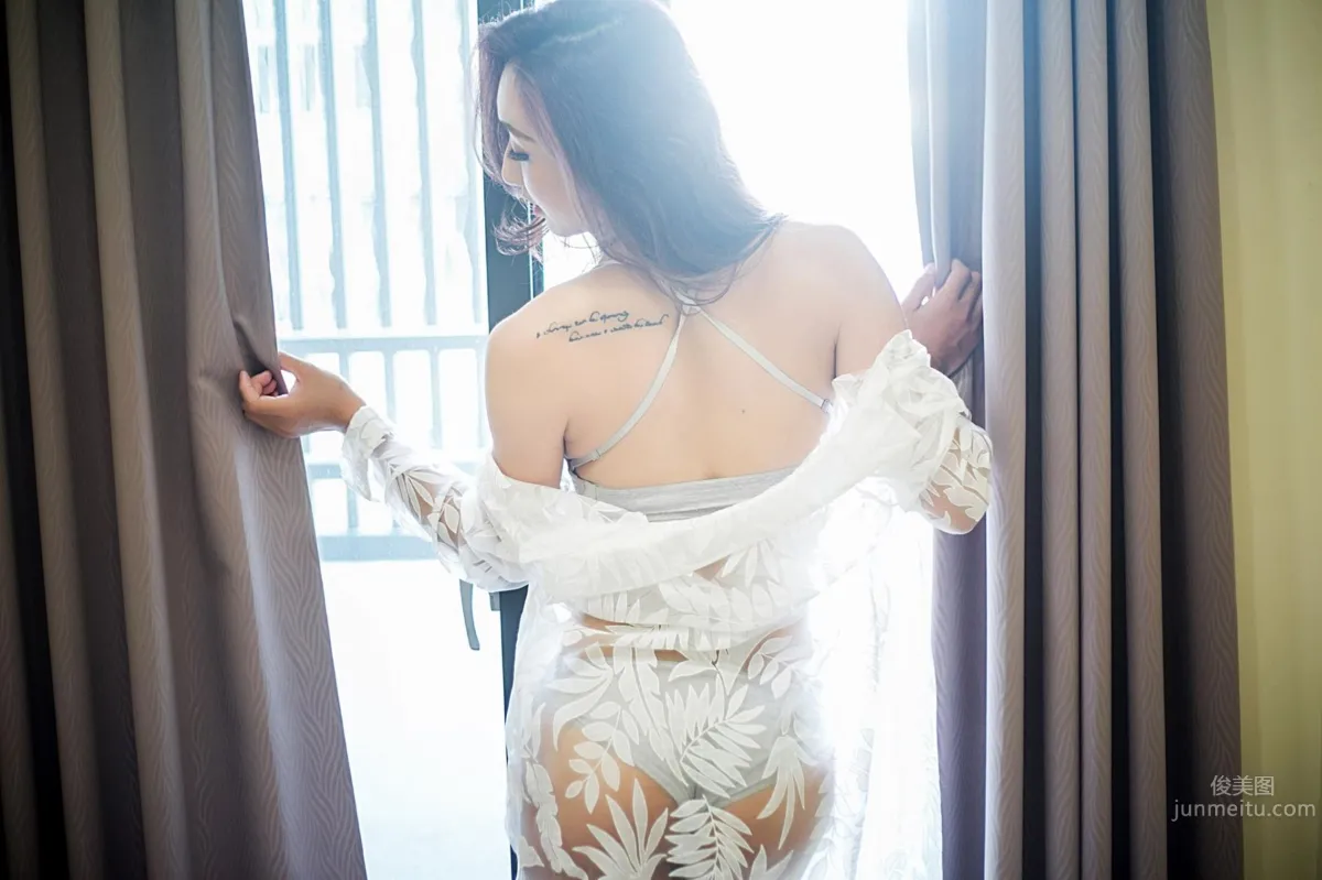 The Volleyball Goddess Is Right by the Window! The Wildest Figure Under Soft White Light photo 6