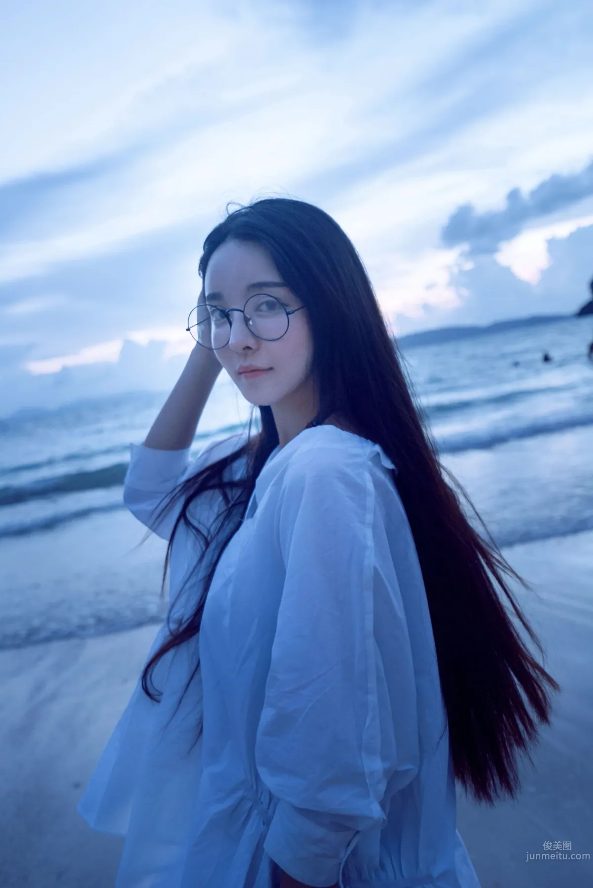 徐妍馨與陳大榕 印尼巴沙旅拍寫真 17