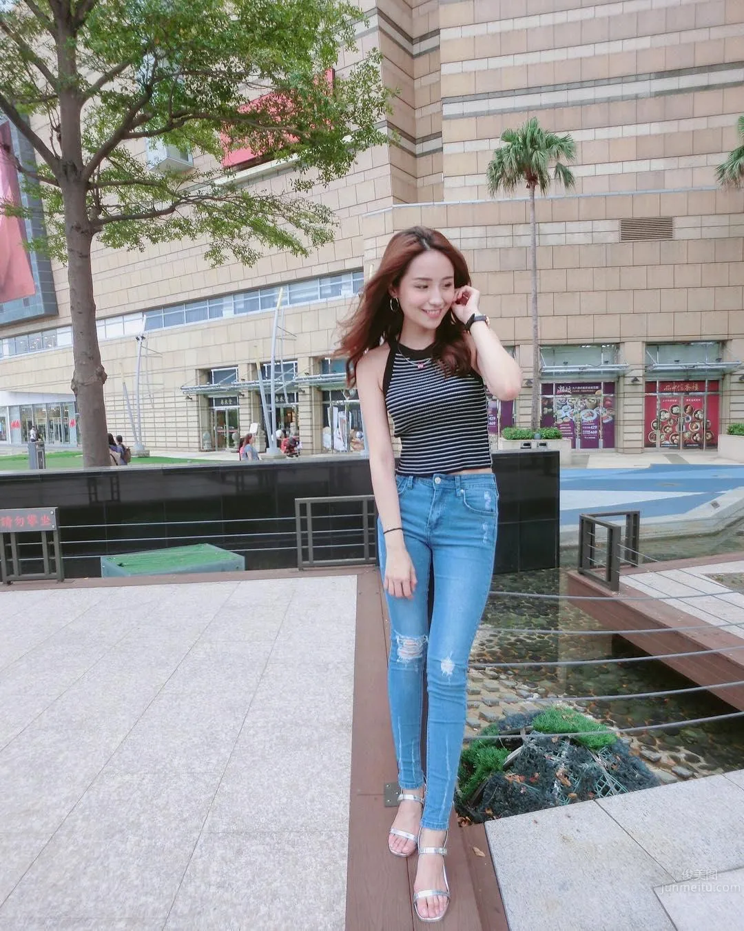 高雄正妹Hebbe Cheng 扮笑容最甜美的空姐_28