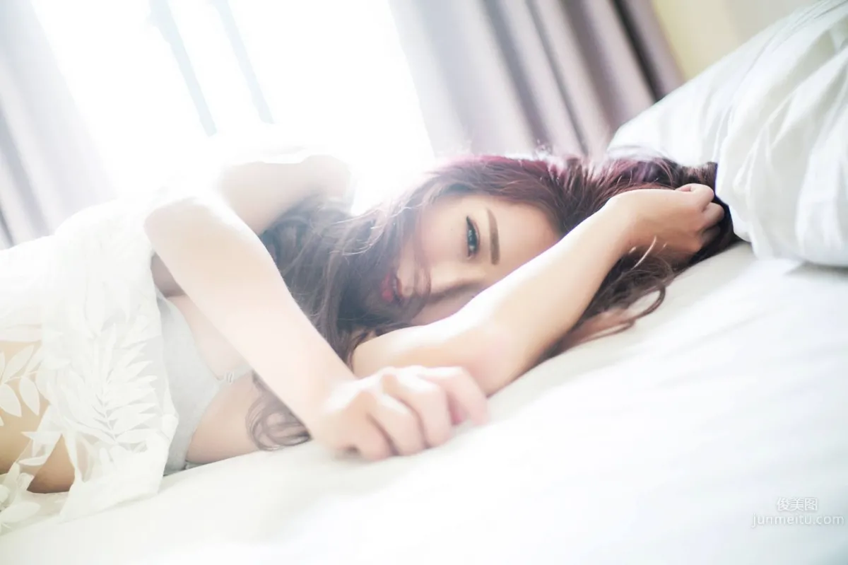 The Volleyball Goddess Is Right by the Window! The Wildest Figure Under Soft White Light photo 14