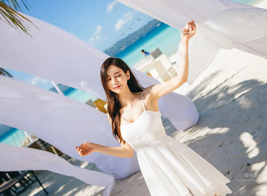 Son Yoon Joo, 2016 Beach Photo Series photo 12