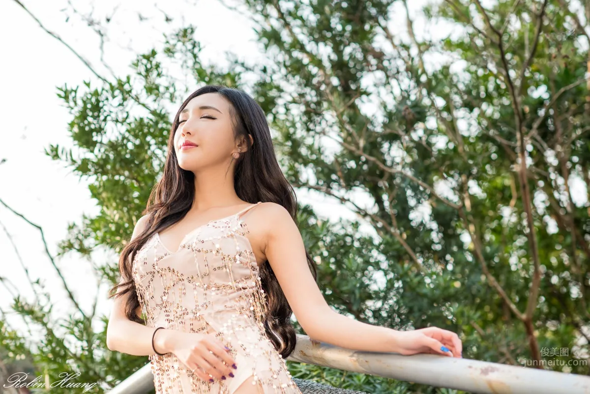 趙芸- 成熟女人寫真之深紅開胸長裙 20