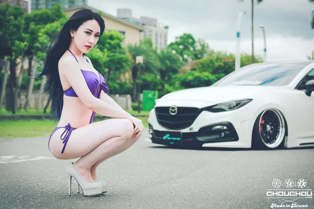 台灣正妹Gogo狗狗 深V上衣Hold不住 19