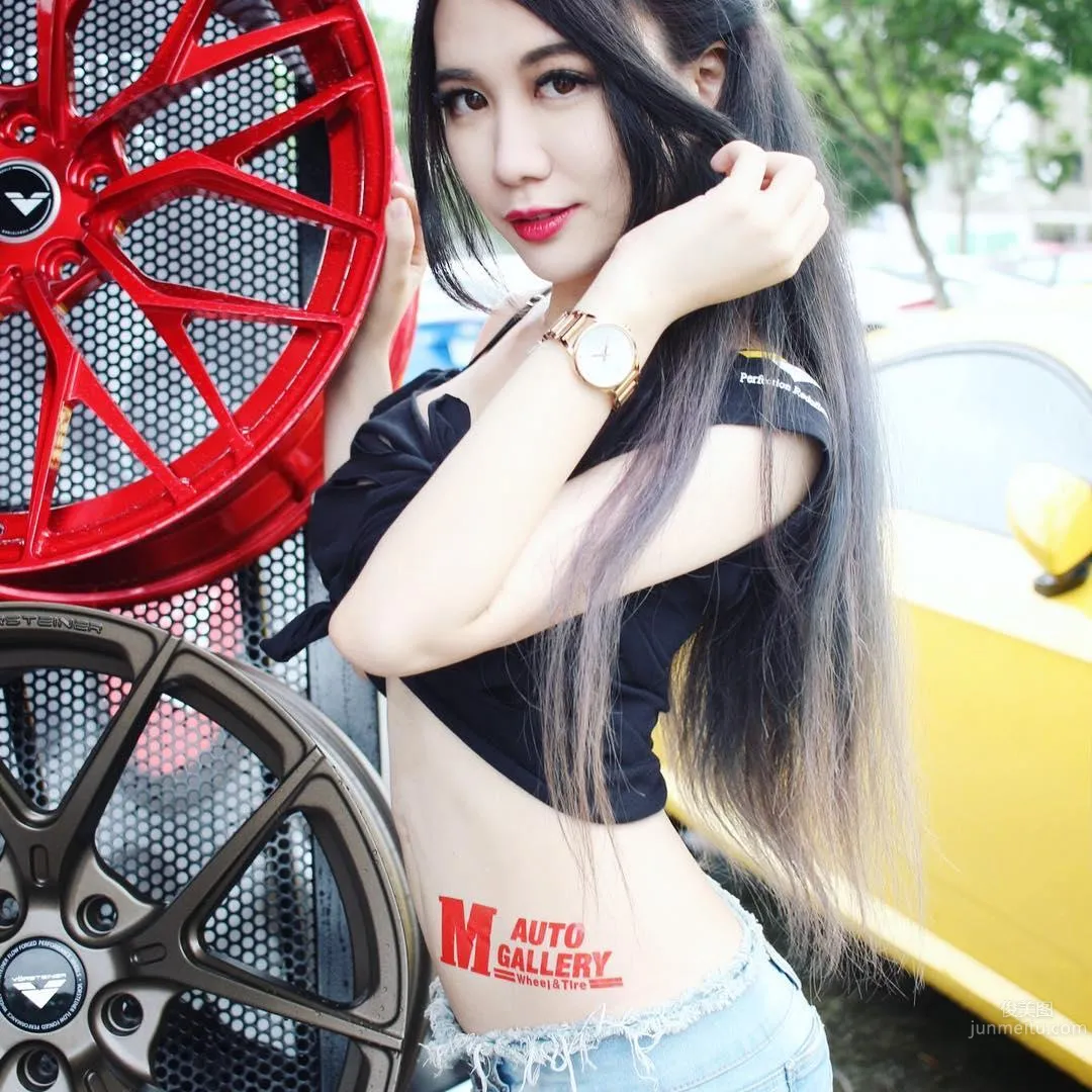 台灣正妹Gogo狗狗 深V上衣Hold不住 22