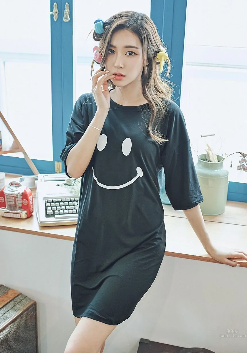 Korean Model Park Da Hyun Lologirl Pajama Series photo 20
