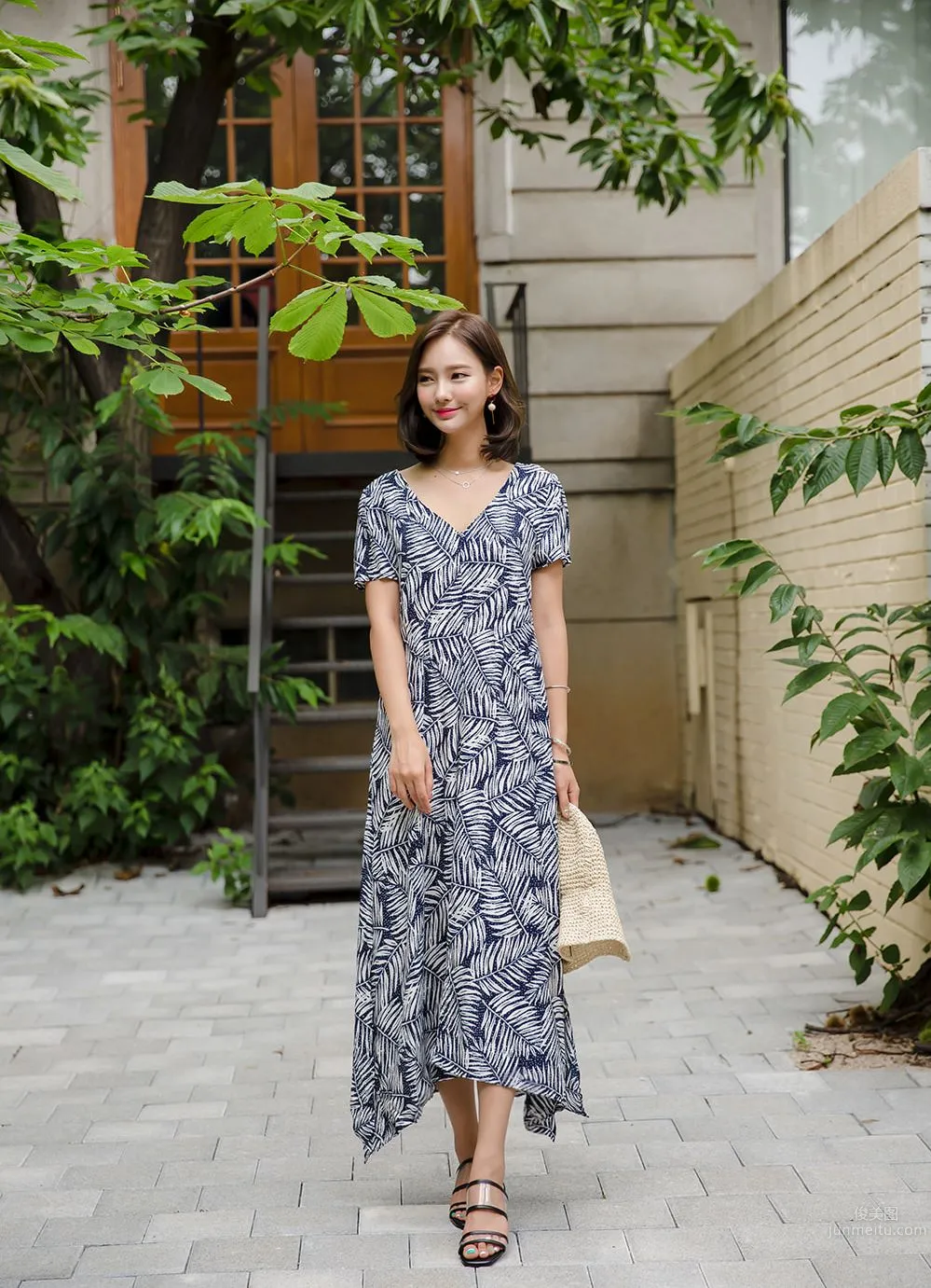 Korean Model Yeonjieun maybeach Casual Wear photo 8