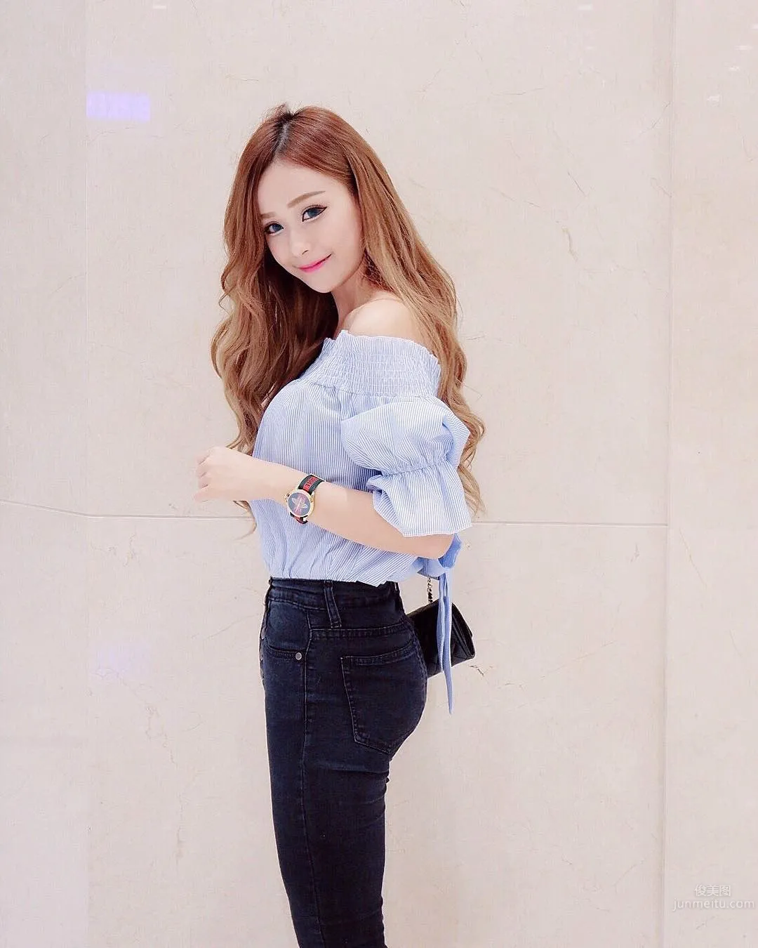 Beautiful Makeup Artist Suki Yap, Proud Cleavage Hot Enough to Flip photo 31