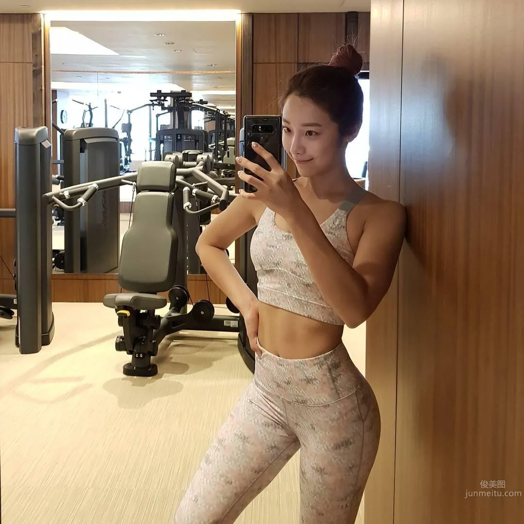 South Korea's Hottest Pilates Instructor, Hip Lifting Exercise Pose Too Outrageous photo 44